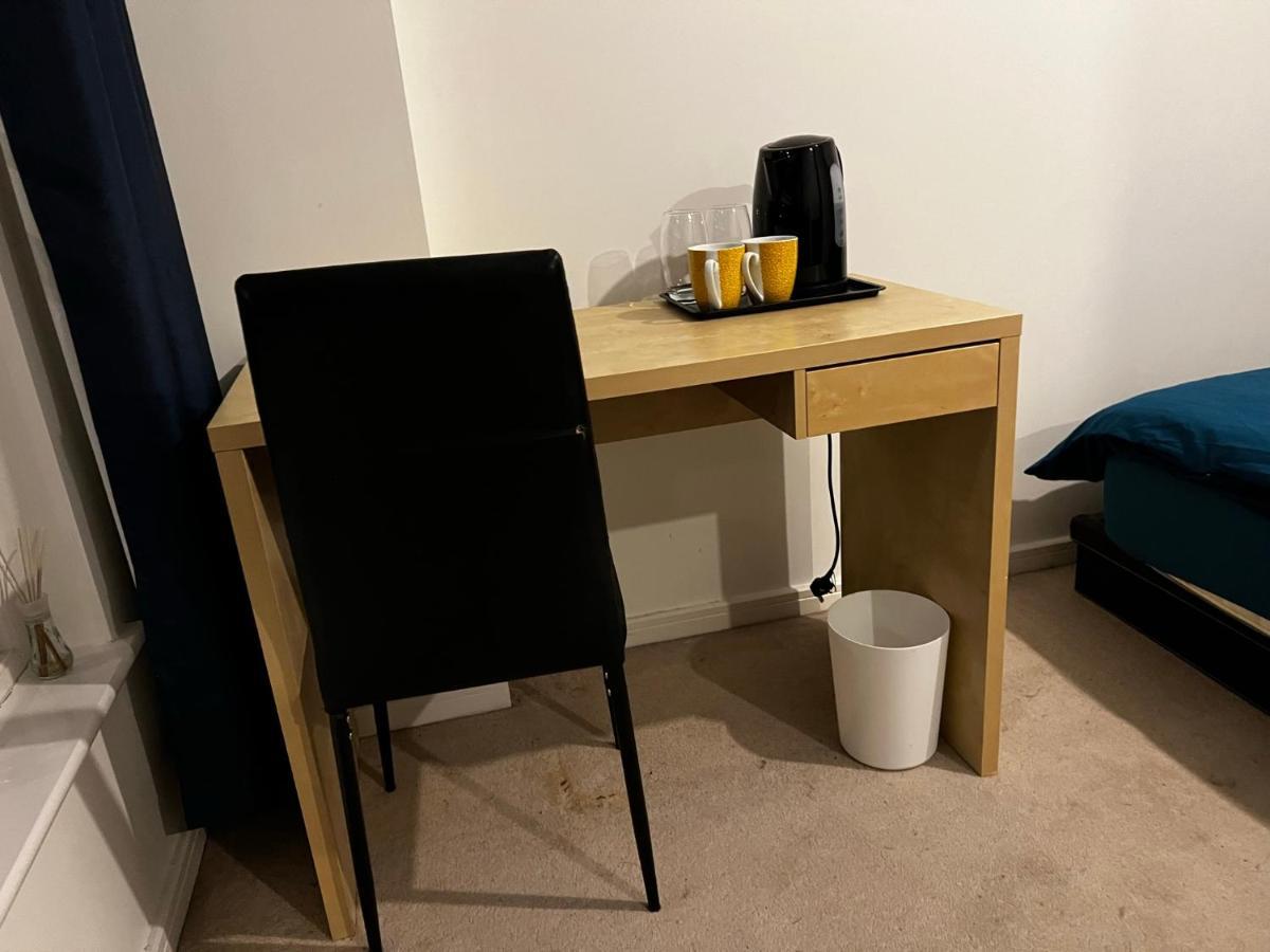 Ensuit Double Room In London, Colindale Эджвар Экстерьер фото